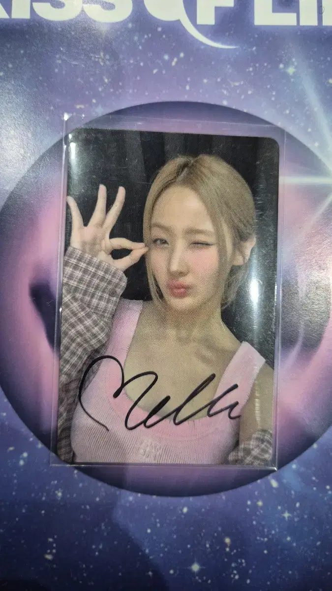 Kiss of Life Kickoff Week 1 broadcast sign photocard