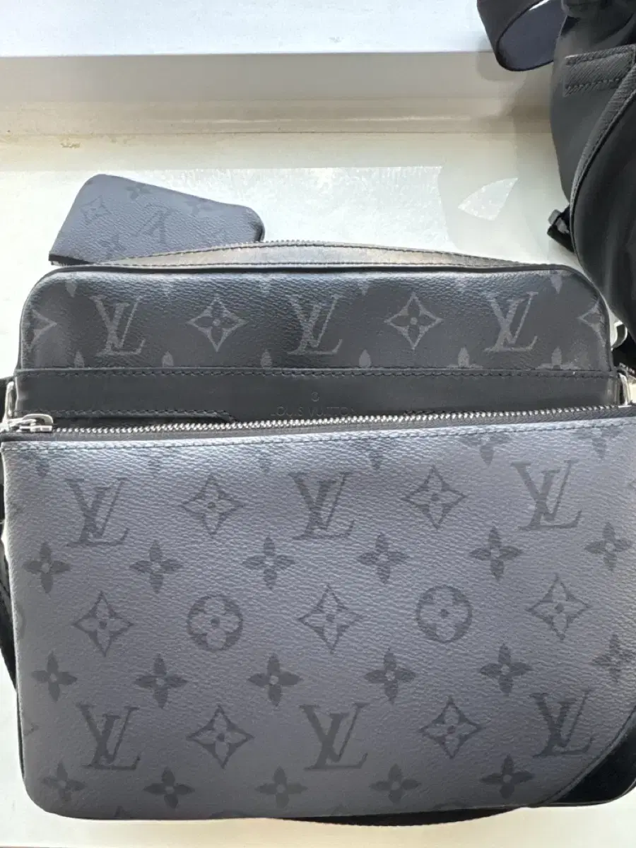 Louis Vuitton full box resell attached bag for sale statusgood