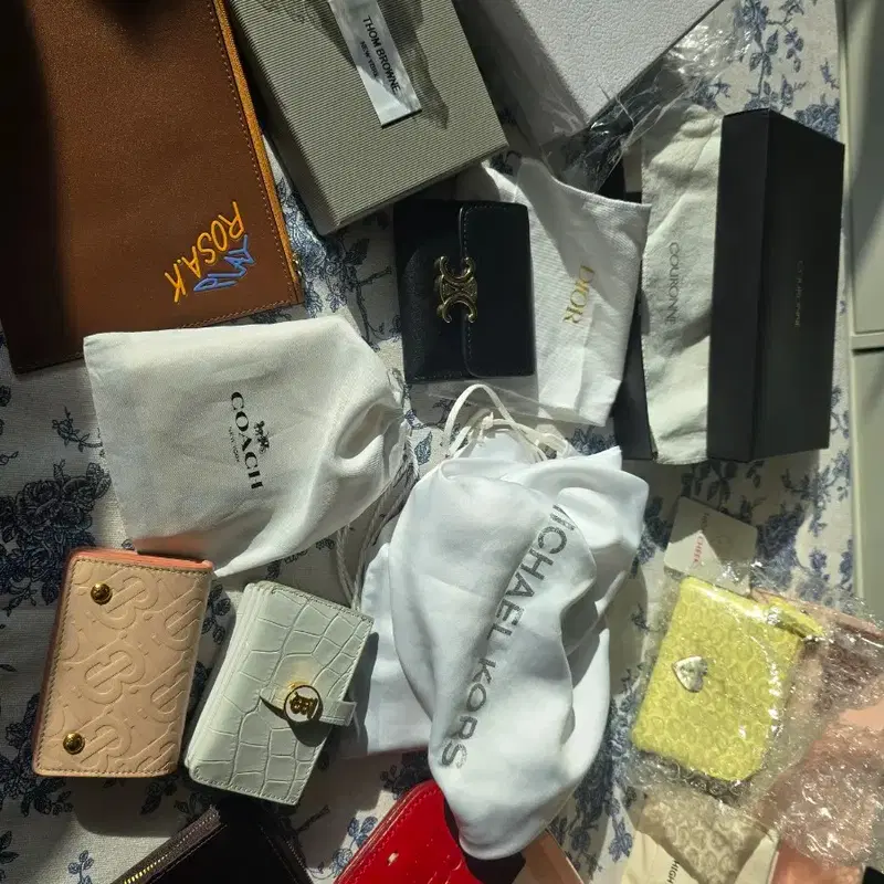 디올 버버리 발렌티노 코치 톰브라운 등 지갑 정리