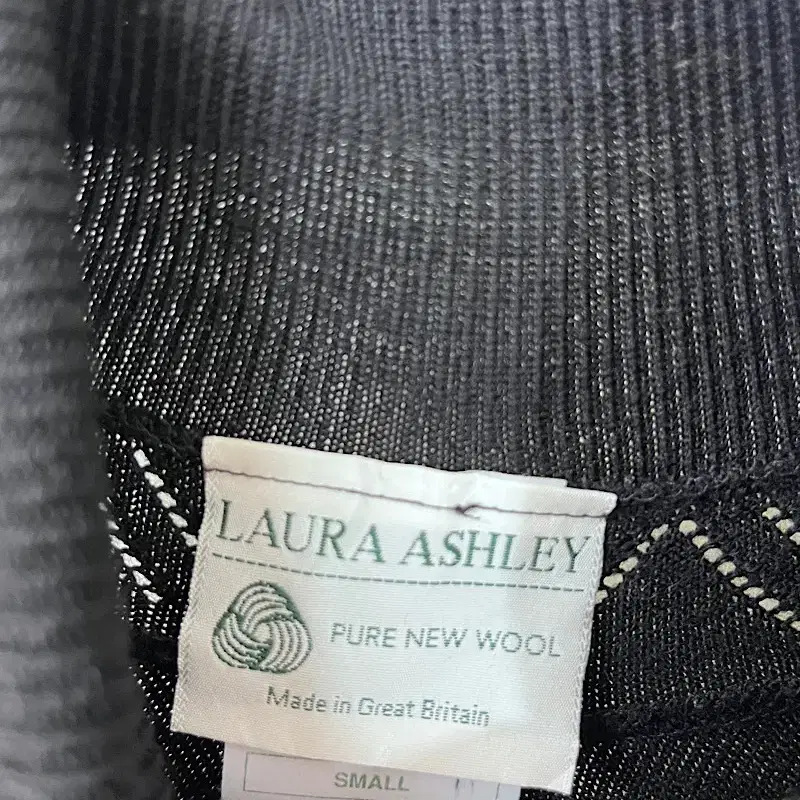 LAURA ASHLEY 울 니트