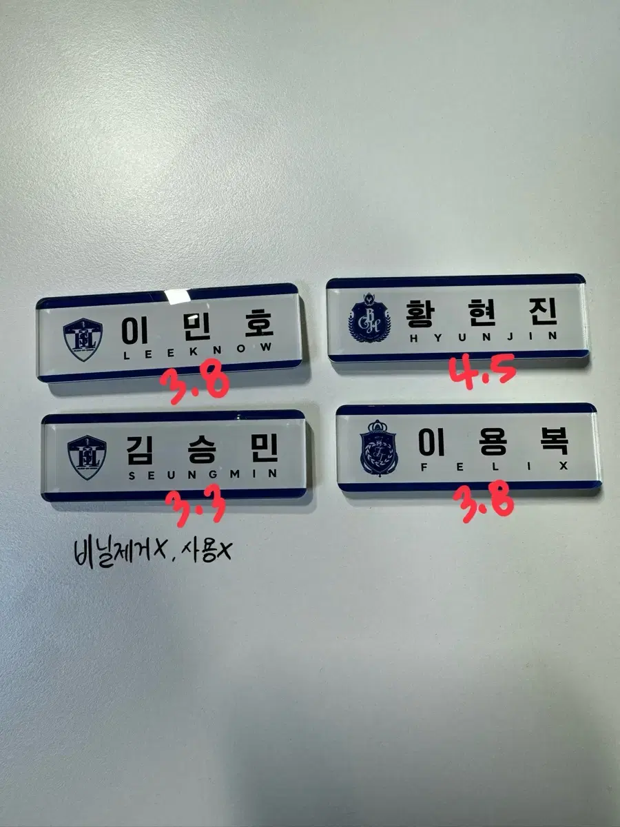 Straykids Busan pop up wts (nameplate.amulet.tube.acrylic.carrier.collectbook)