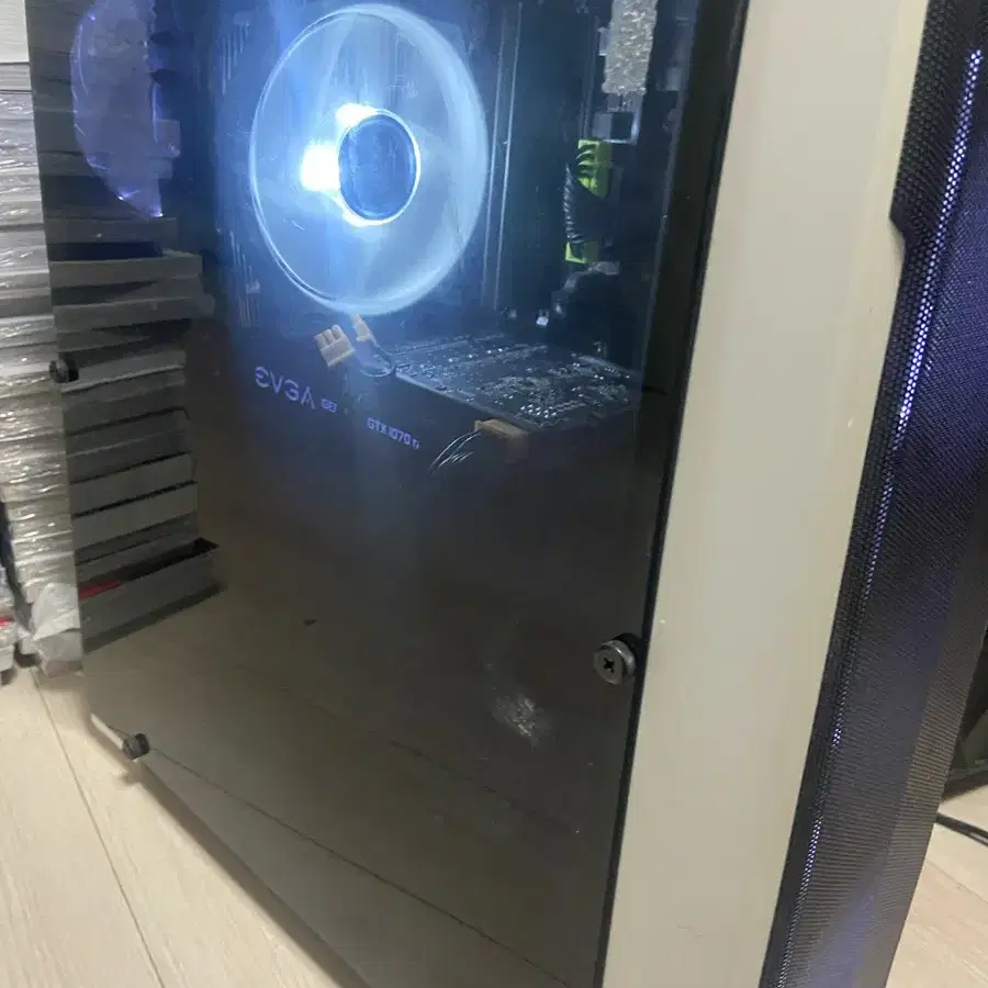 1070 ti 본체 (하자 있음)