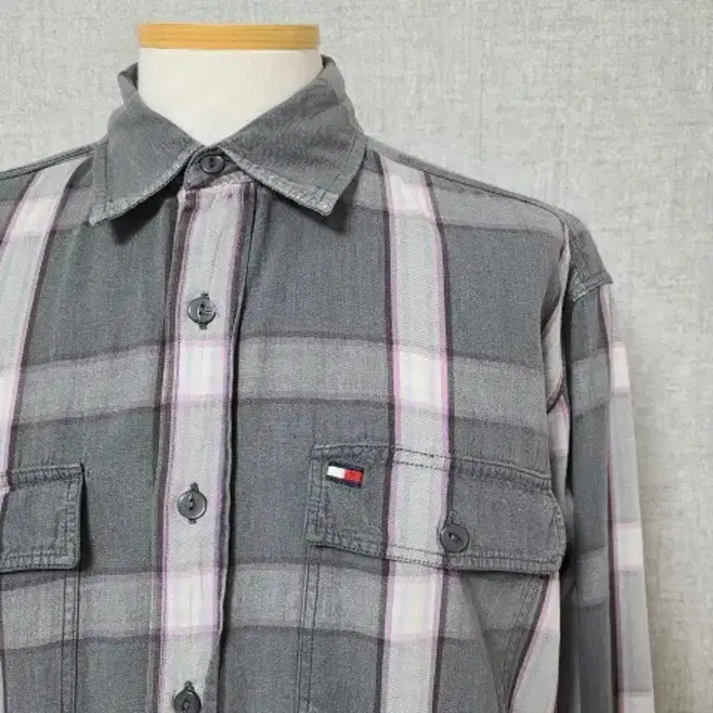 M Tommy Shirt. (c1088)