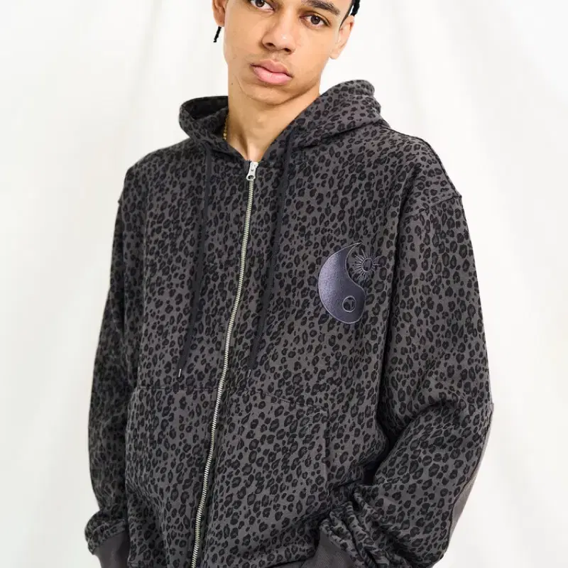 wesken 웨스켄 LEOPARD HOODED ZIP-UP