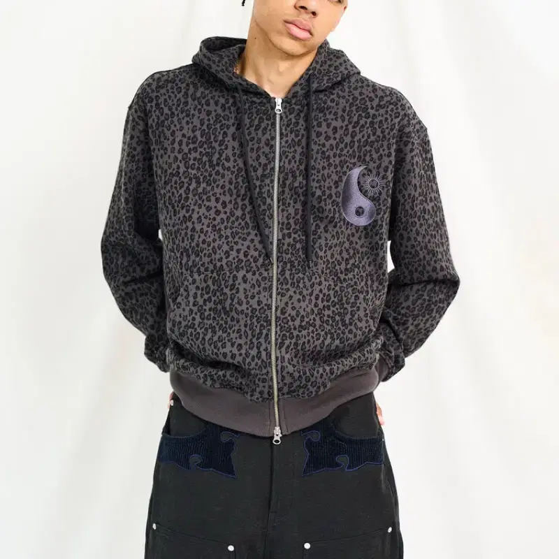 wesken 웨스켄 LEOPARD HOODED ZIP-UP