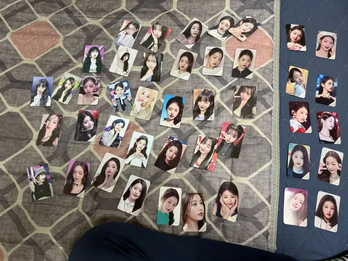 Jang Wonyoung Sells photocards