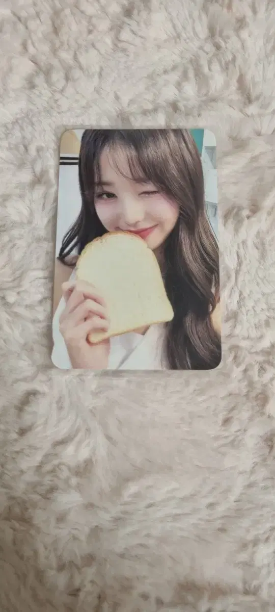 ivejang wonyoungjang wonyoung with muufoodbreadphoto cardkardwts