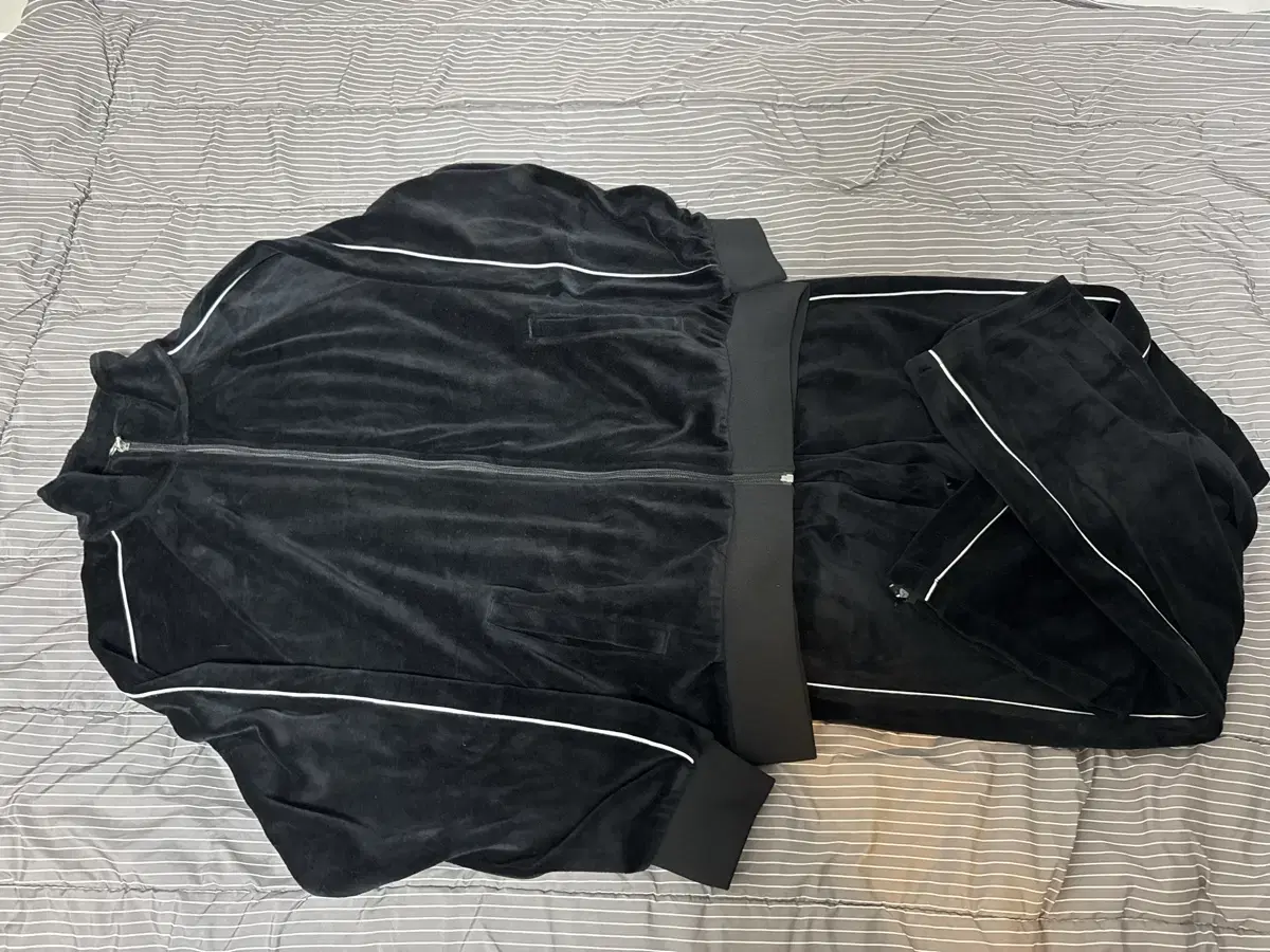 Gentleman's Standard Velour Tracktop Setup