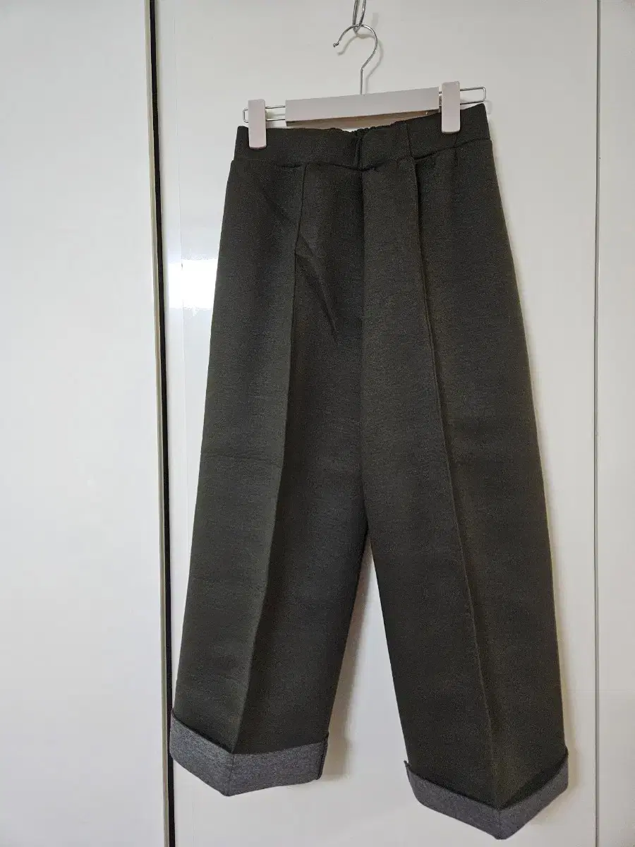 Part 8 Rolled-up straight leg pants