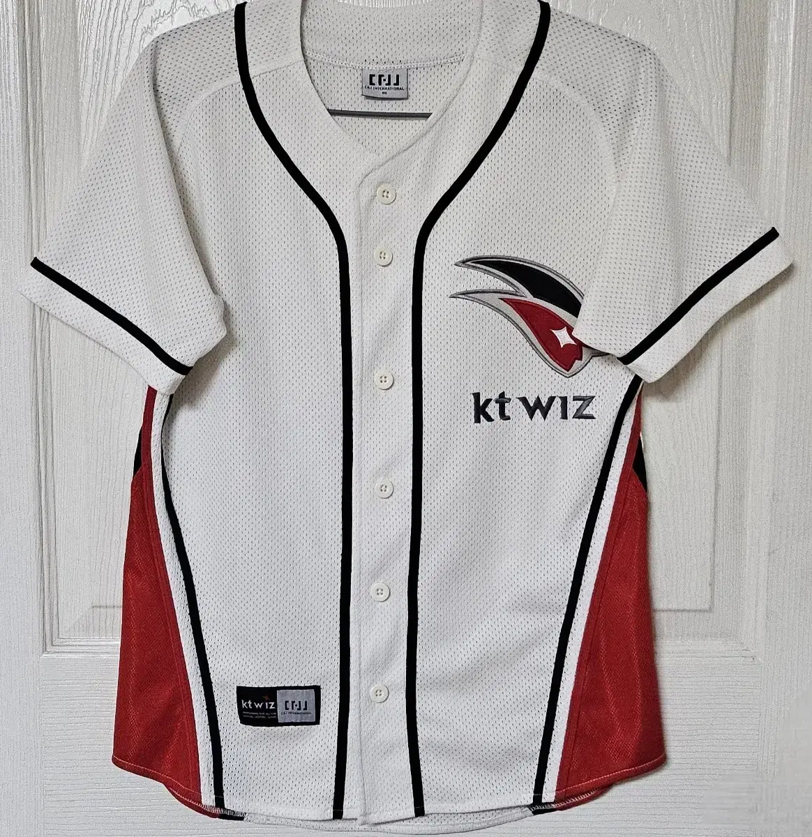 [90] KT Wiz home uniforms