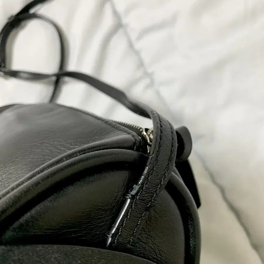 킨더살몬 90's strap bag black 가방