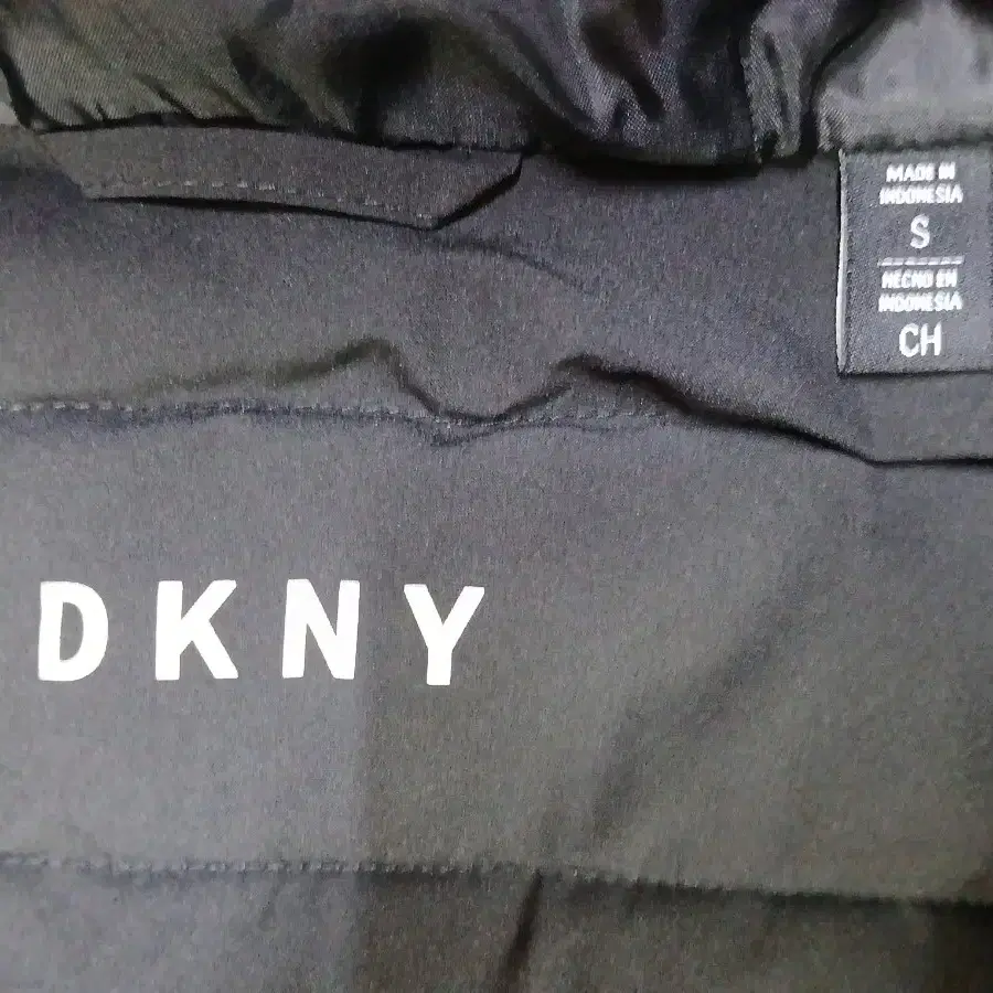 DKNY 남녀공용 후드패딩 S 100 사이즈 (자켓 후드집업 명품패딩)