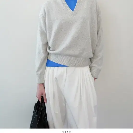 문달 24 Deep V-neck Knit in Melange Gray M