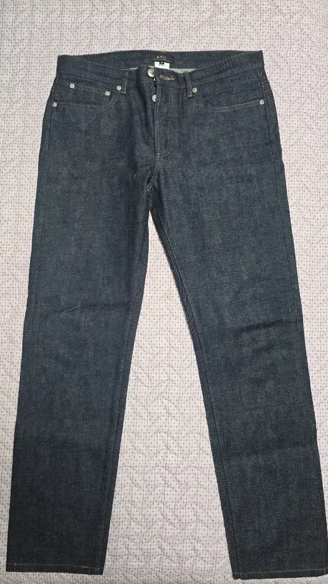 APC Petite new Standard size 32 in excellent one-time wear condition