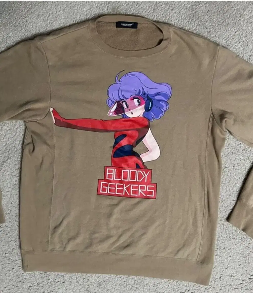 (Size 4) Undercover Creamy Mami Saerom Man to Man