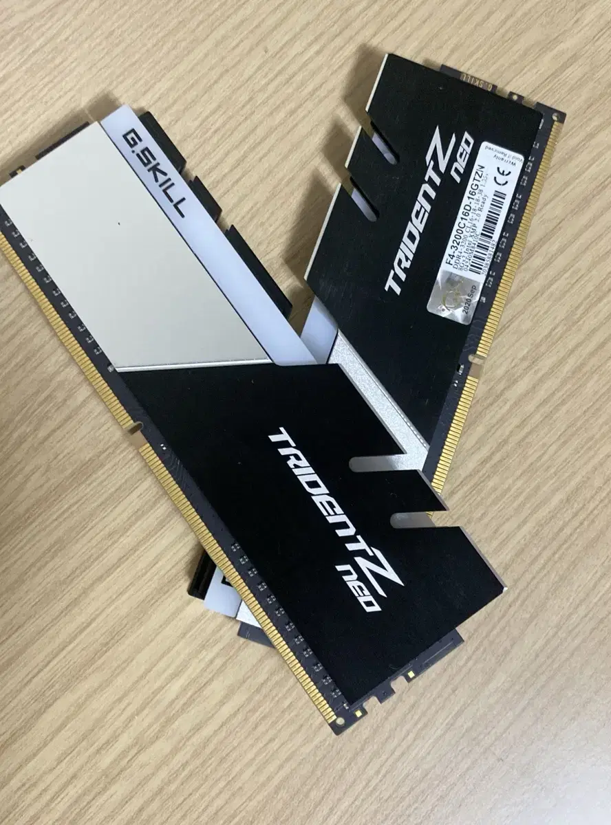 지스킬 램 DDR4 16GB TRIDENT Z (8Gx2)