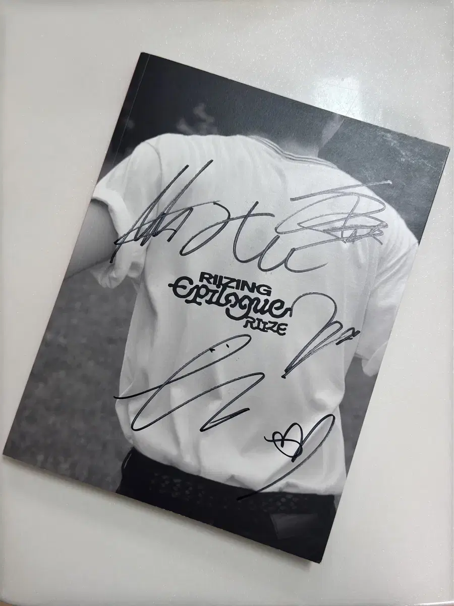 [Member's autographed signature]RIZE album Mini Vol. 1 Combo Rising Epilogue photobook V