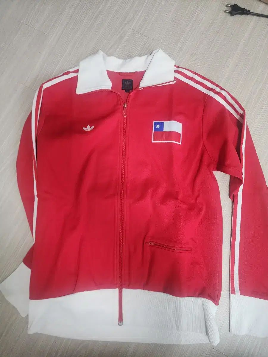 adidas Chile Red Track Top Europe L (국내100~105) sells