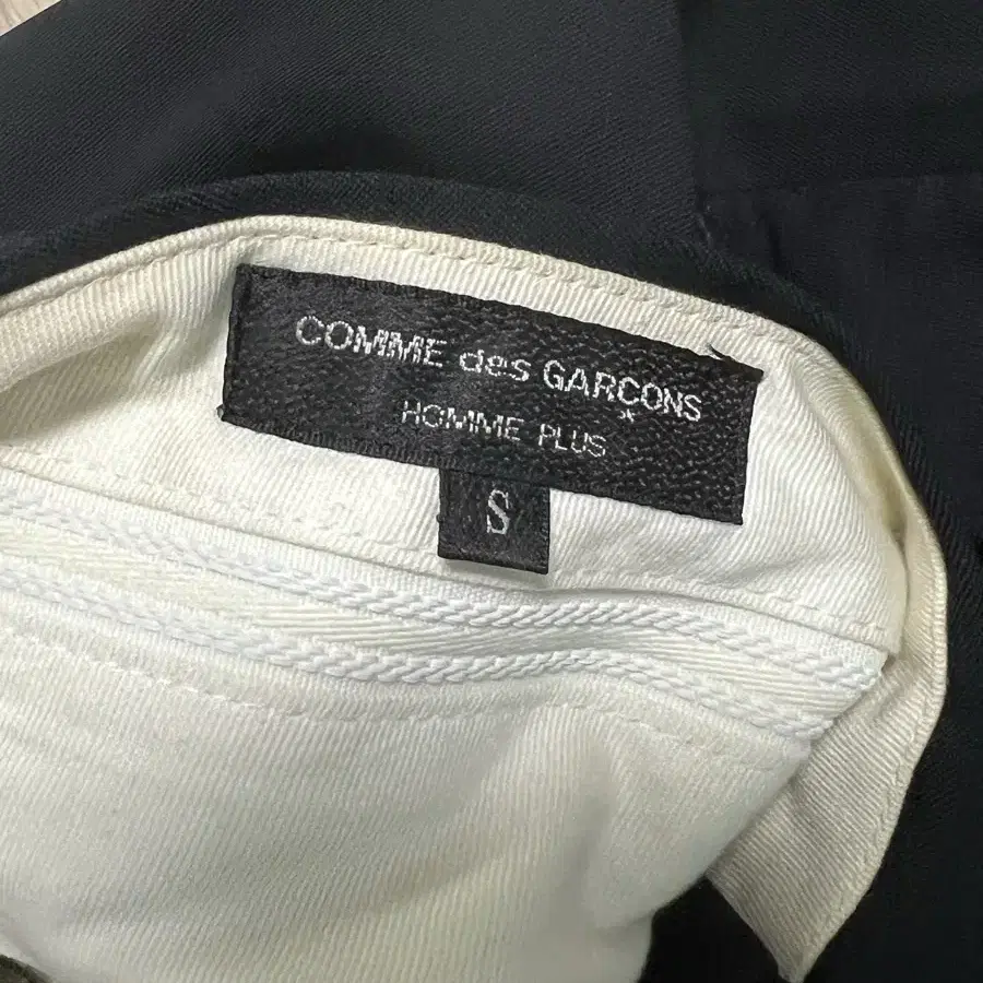 꼼데가르송 옴므 플러스(Comme des Garcon) 절개 슬랙스 S