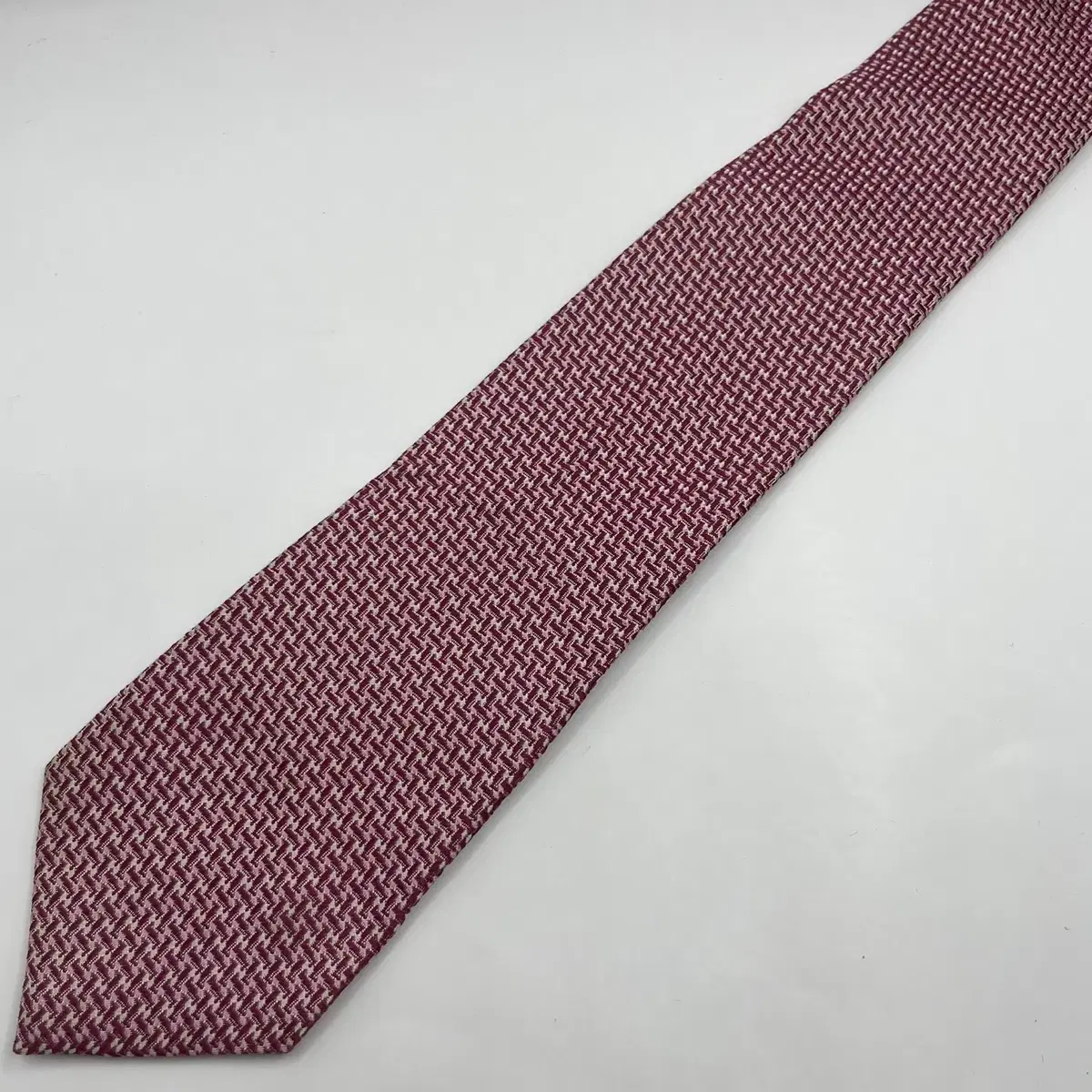 Brunovapi patterned tie