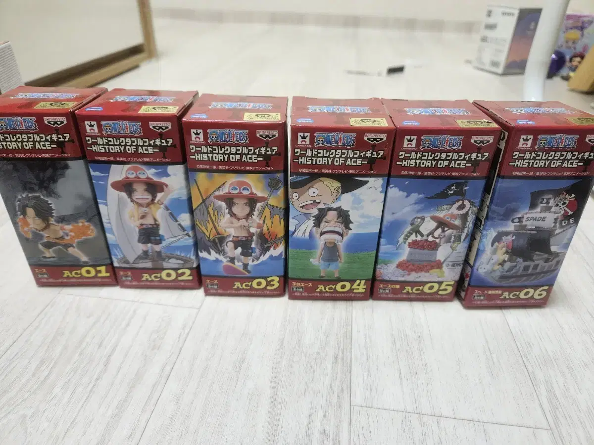 ONEPIECE Wall Call (World Collectible) Figures for sale.