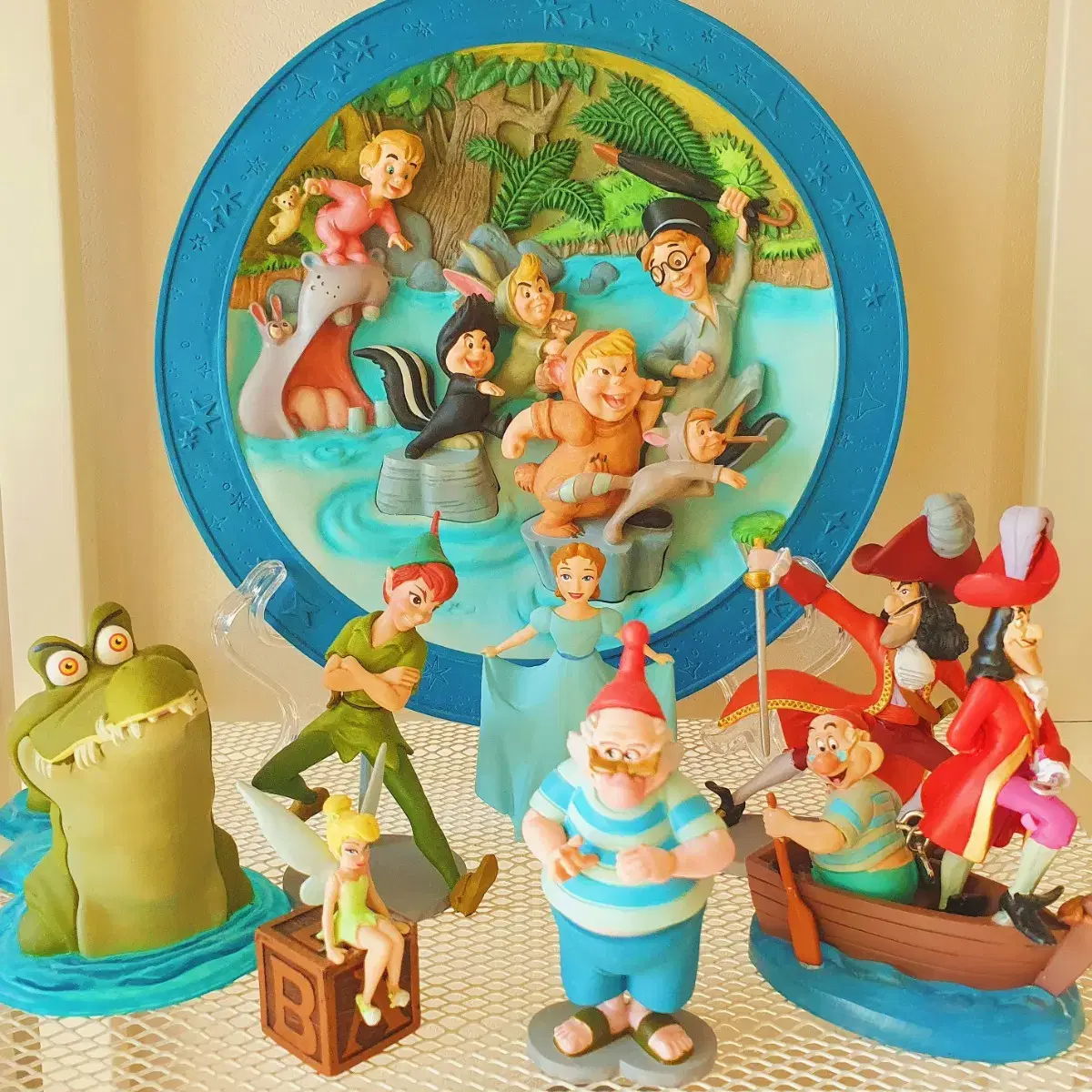 Disney's Peter Pan 3-Dimensional Plate, Figures and Ornaments