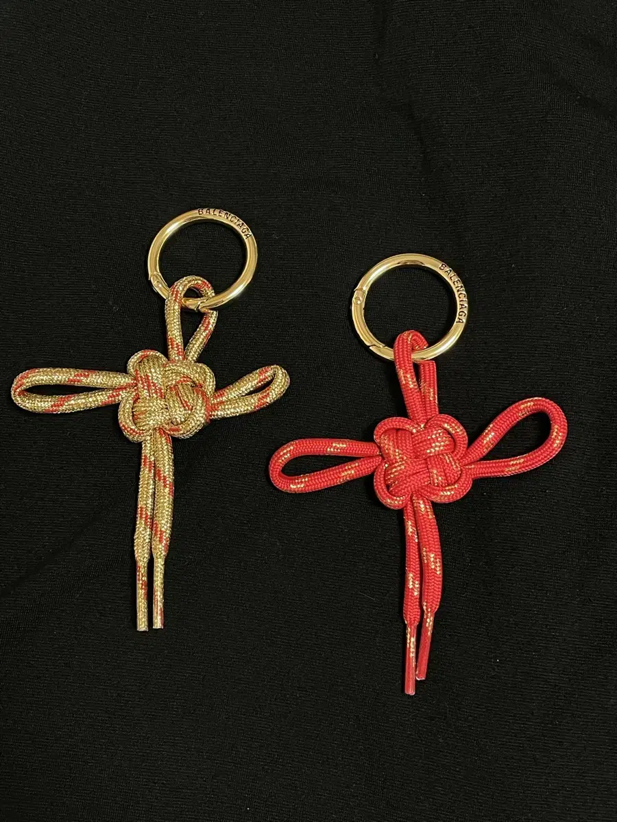 (Balenciaga/Sold individually) Decorative knot to decorate your bag keyring (red/gold)