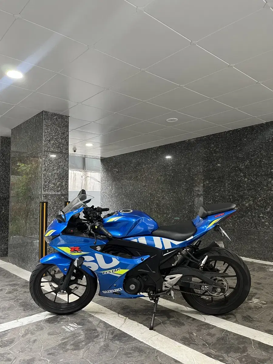 스즈키 gsx-r125 19년식!!