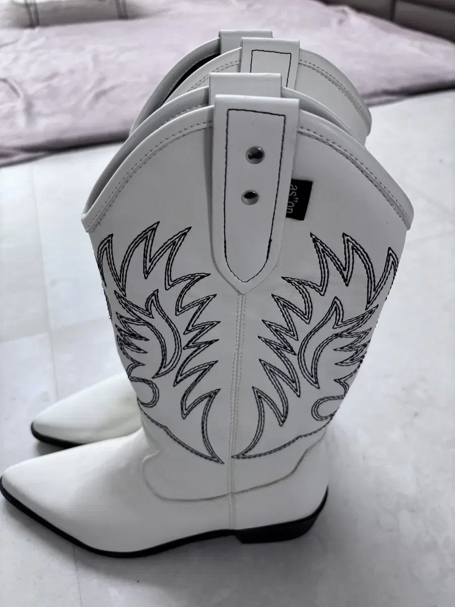 Add-on Western Boots White 230