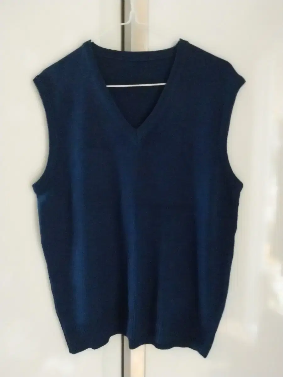 Knitted vest.size 95 to slim 100