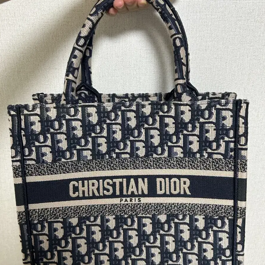 디올 Dior 북토트 뉴 스몰 23년도 구매