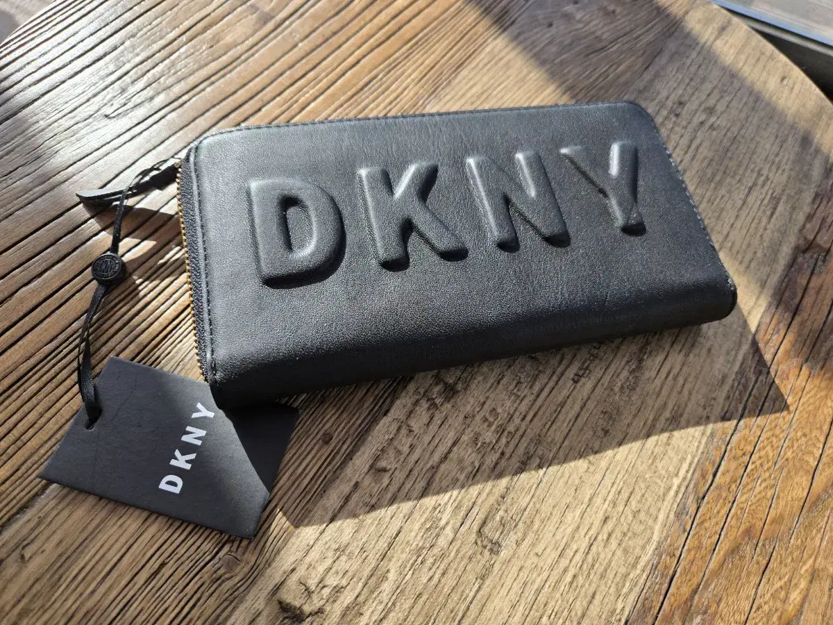 DKNY 장지갑