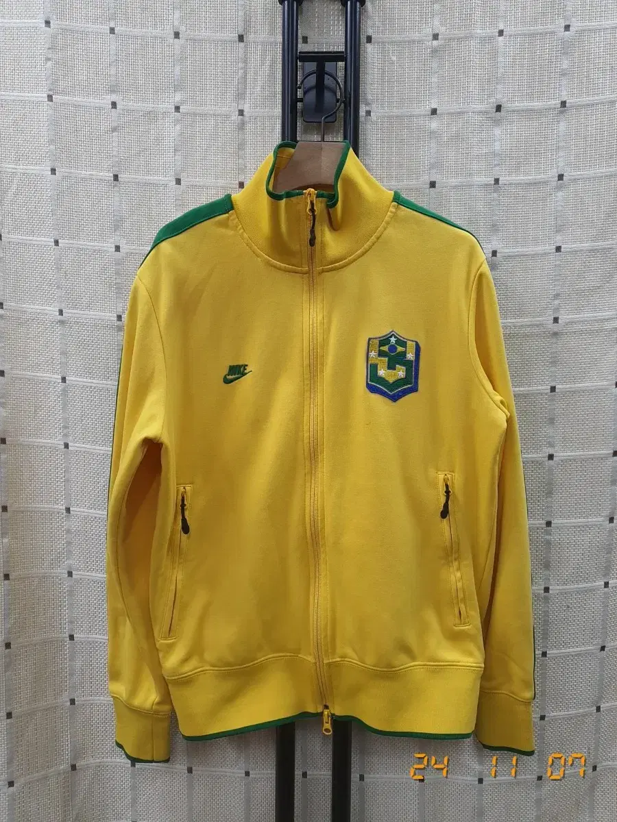 Nike Zip Up Jersey 95