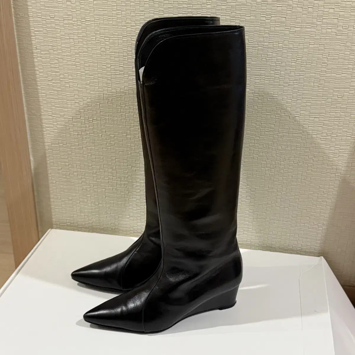 쓰리투에이티 부츠 CURVED WEDGE LEATHER BOOTS 245