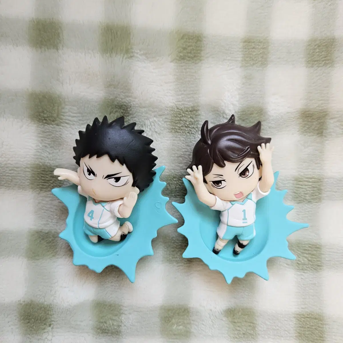 Bulk) Haikyuu Oikawa Iwaizumi magnet gacha for sale