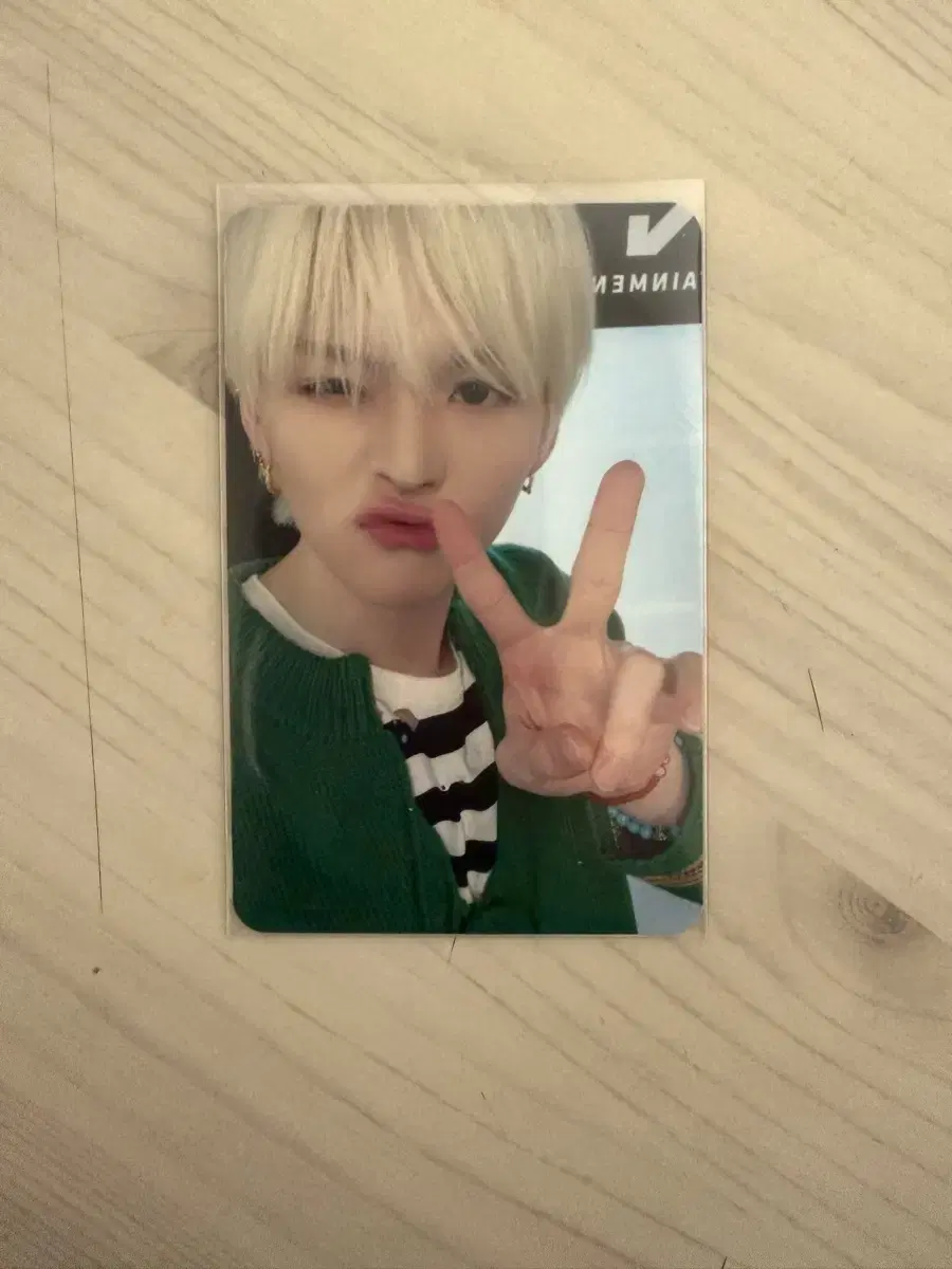 Treasure yoshi photocard Hello