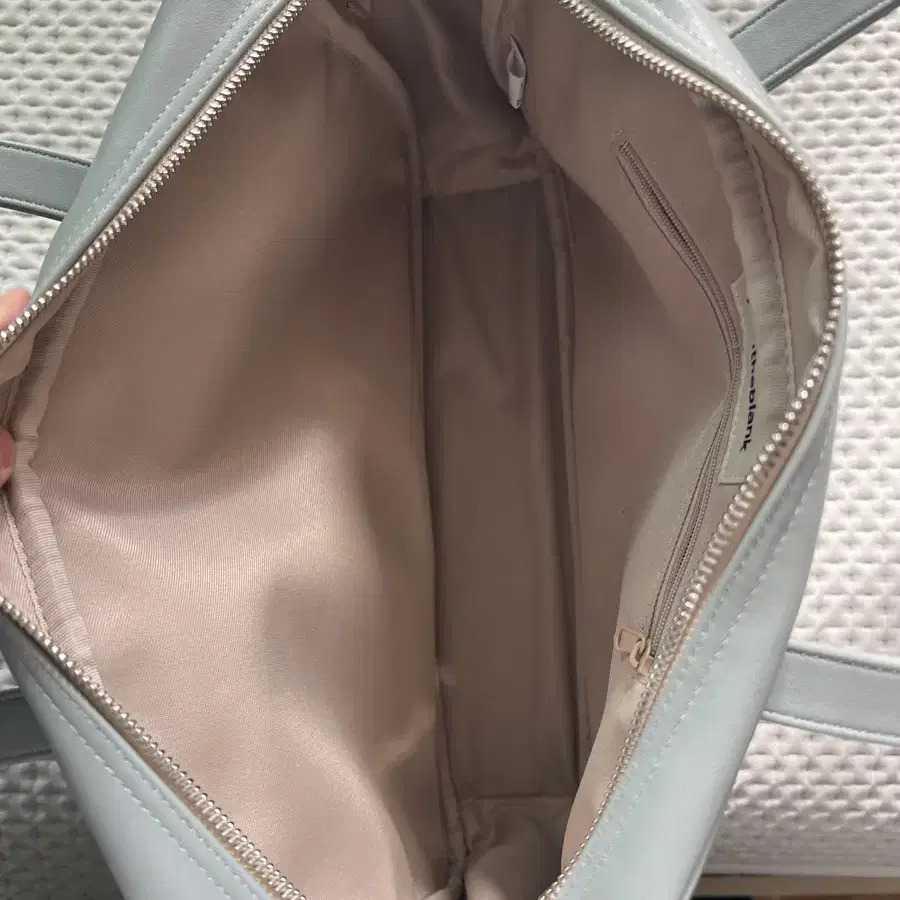 [필인더블랭크]_거의새상품_TrapezoidShoulderBag(페일블루