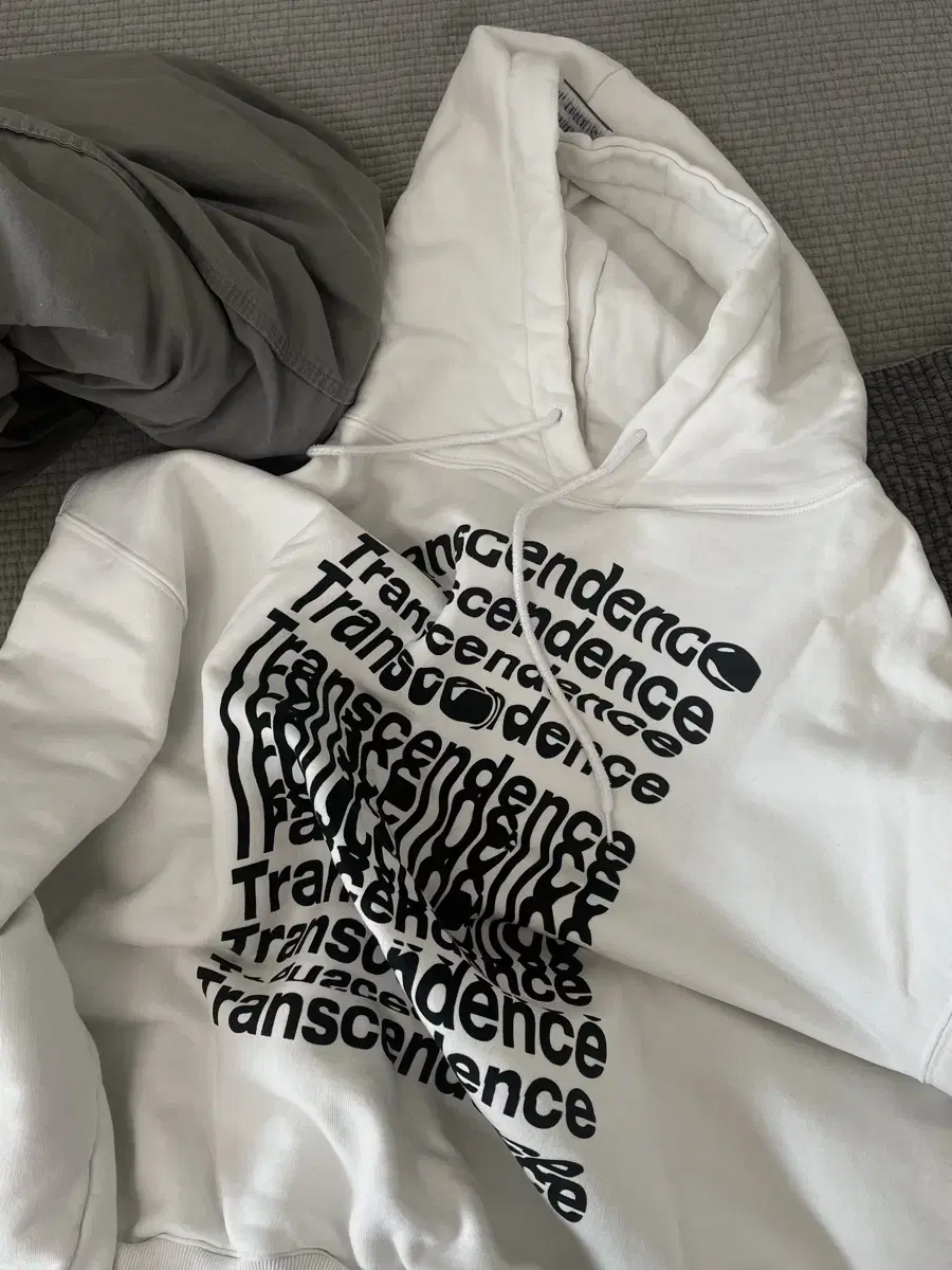 일레딧 TRANSCENDENCE HOODIE WHITE