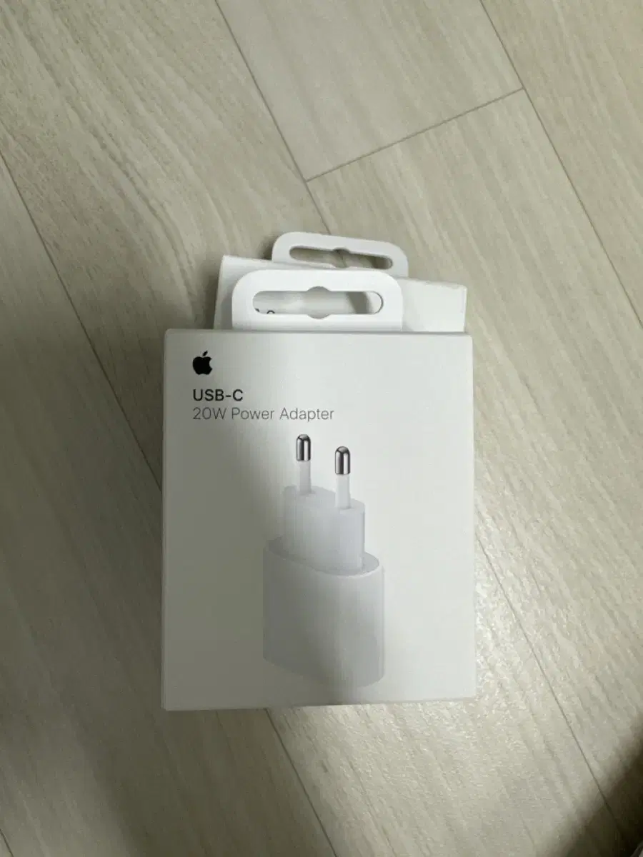 애플 정품 충전기 Apple 20W USB-C 어댑터 MUW13KH/A