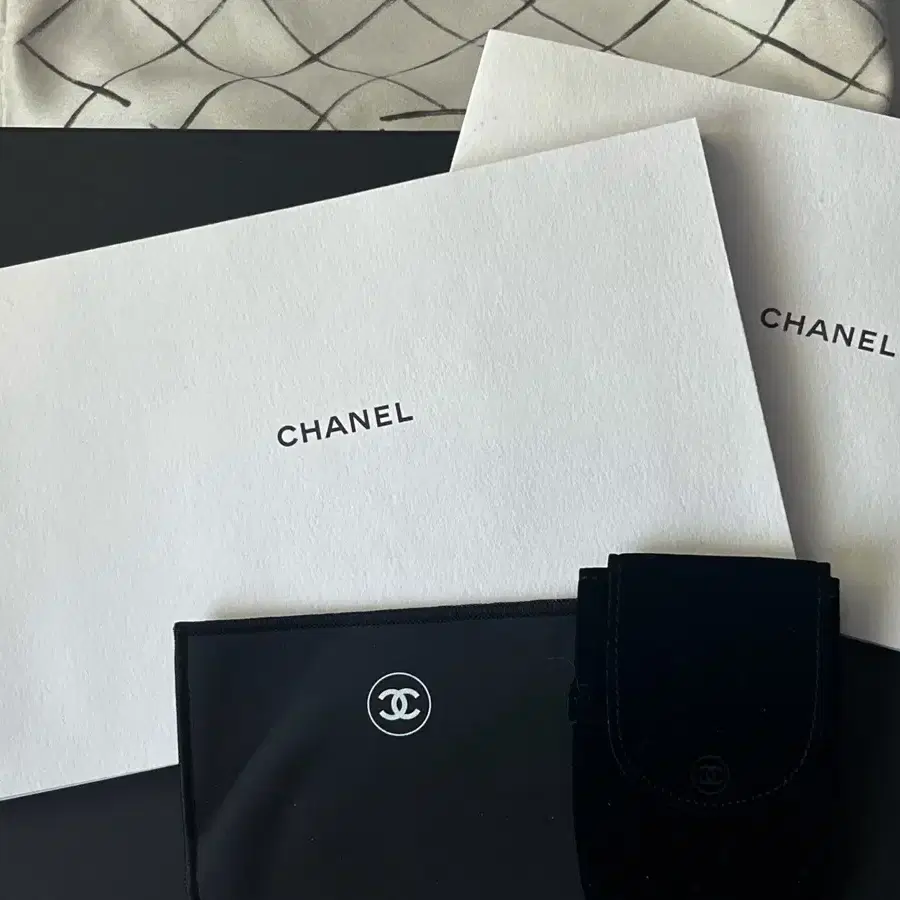 Chanel(샤넬) 클래식 점보 L사이즈 블랙 은장 램스킨