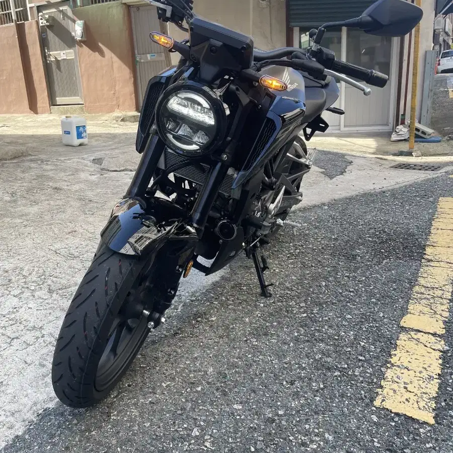 부산 24년식 신차급 혼다 cb125 r 판매합니다