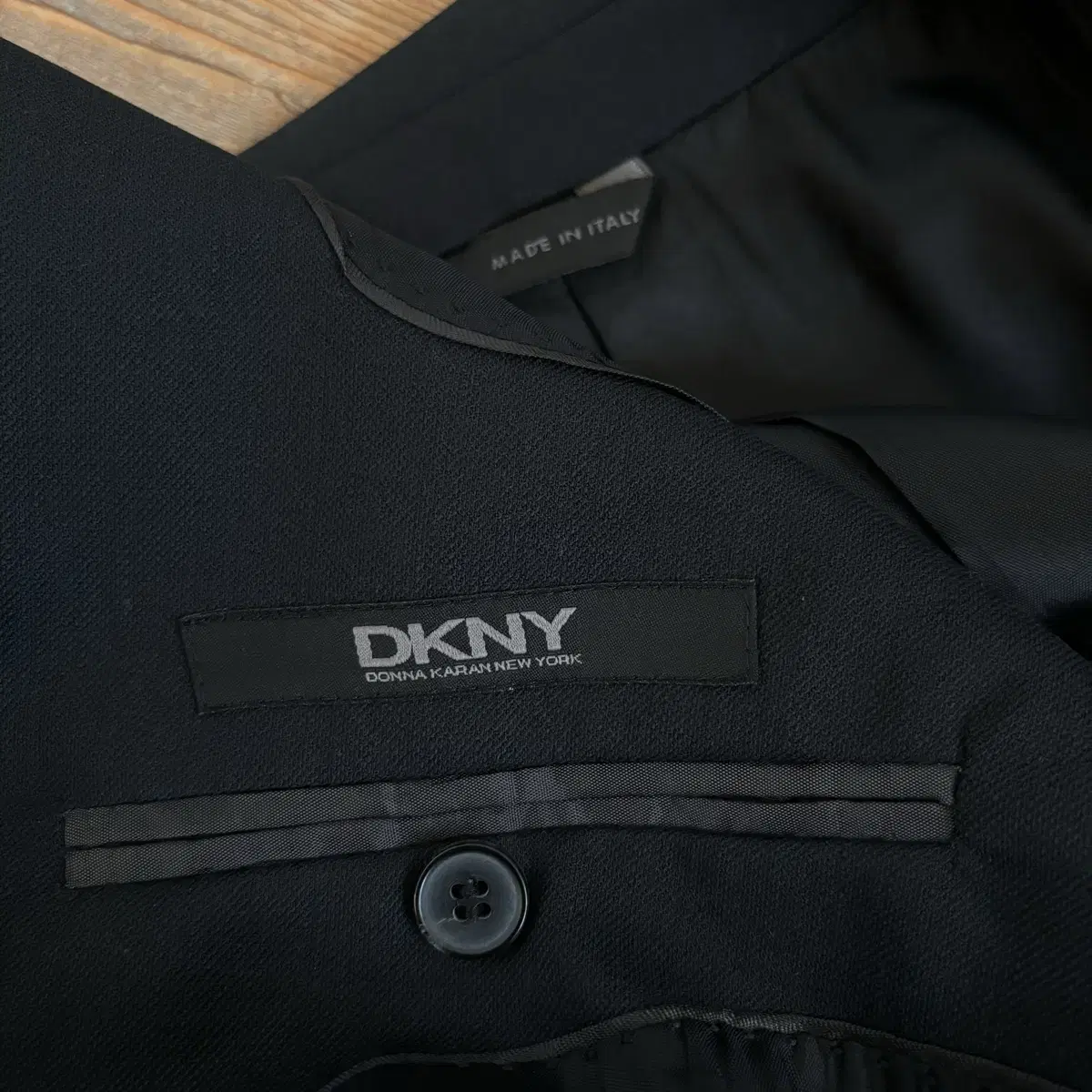 DKNY 블랙 자켓 이태리 100 남성적인 단단한 실루엣