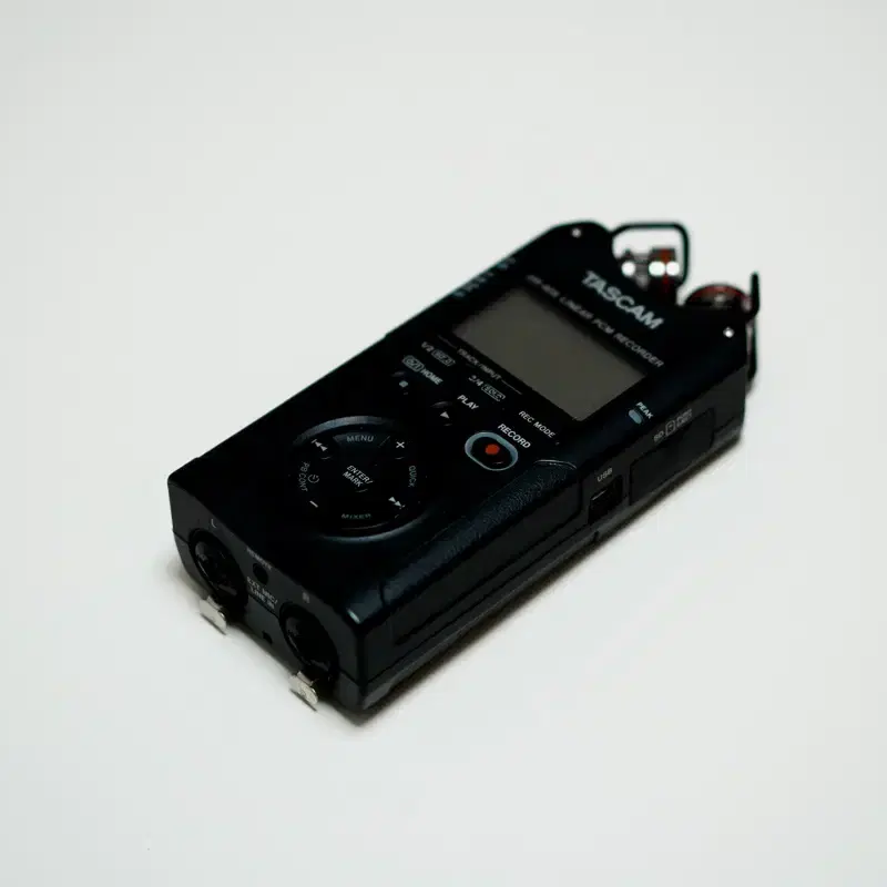 타스캠 TASCAM DR-40x 녹음기 오디오 레코더 마이크 팝니다.