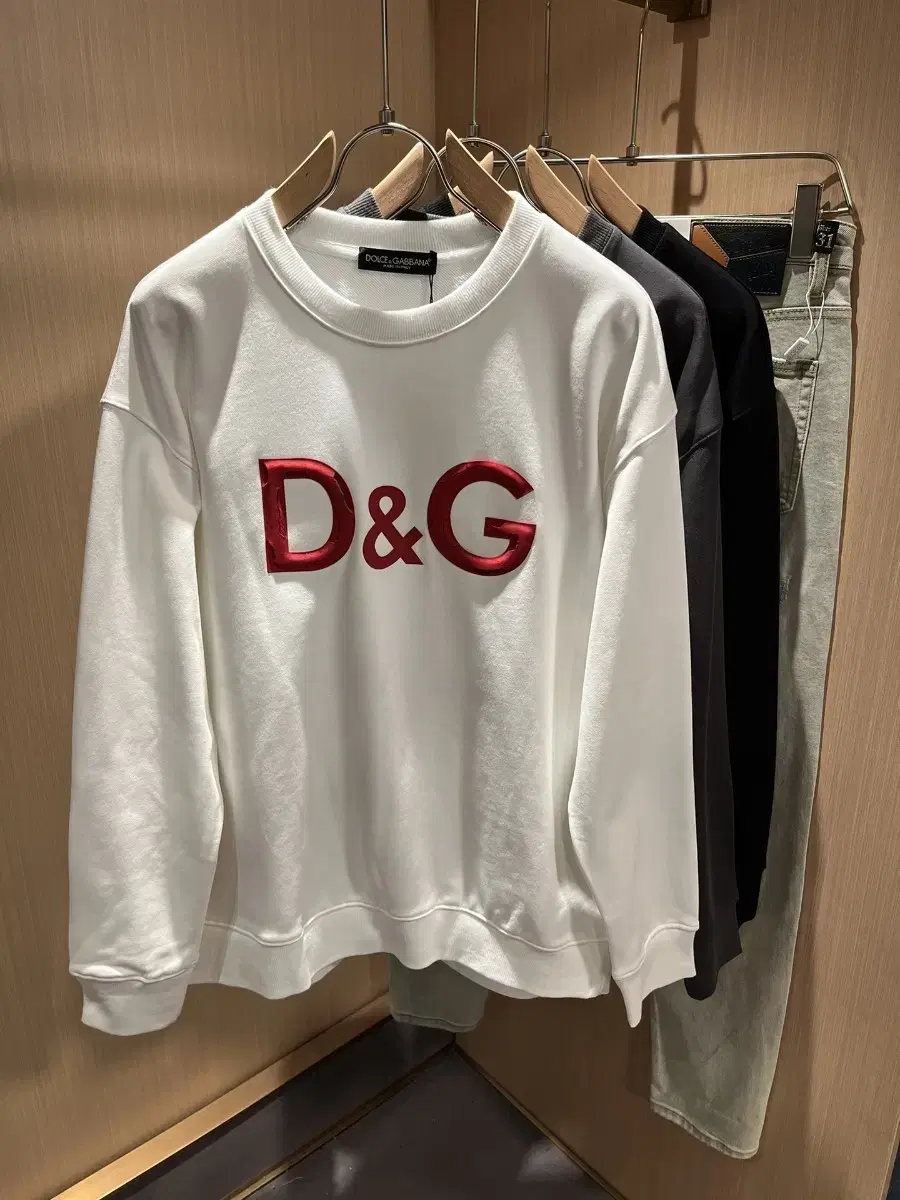 D&G 흰색 헤드탑 맨투맨