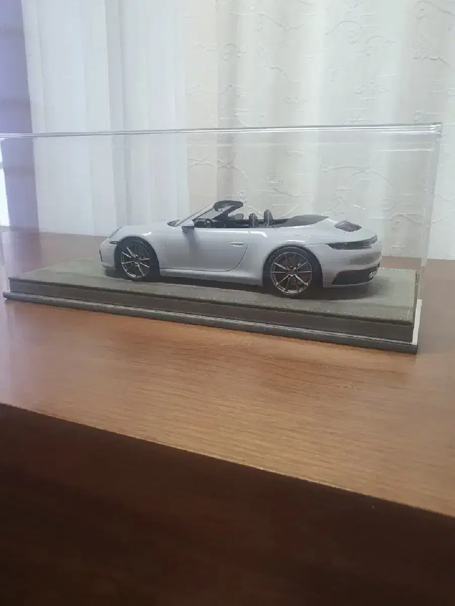 1/18 Mini Champ Porsche 911 Carrera Cabriolet