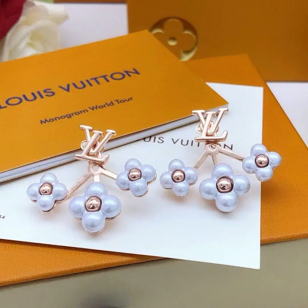 루이비통 신상품 꽃  귀걸이 로즈 골드Louis Vuitton