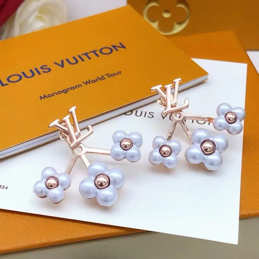 루이비통 신상품 꽃  귀걸이 로즈 골드Louis Vuitton