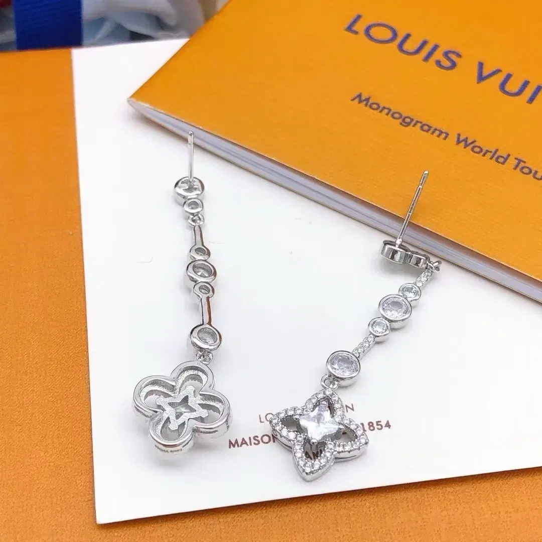 루이비통 신상품 패드 귀걸이Louis Vuitton