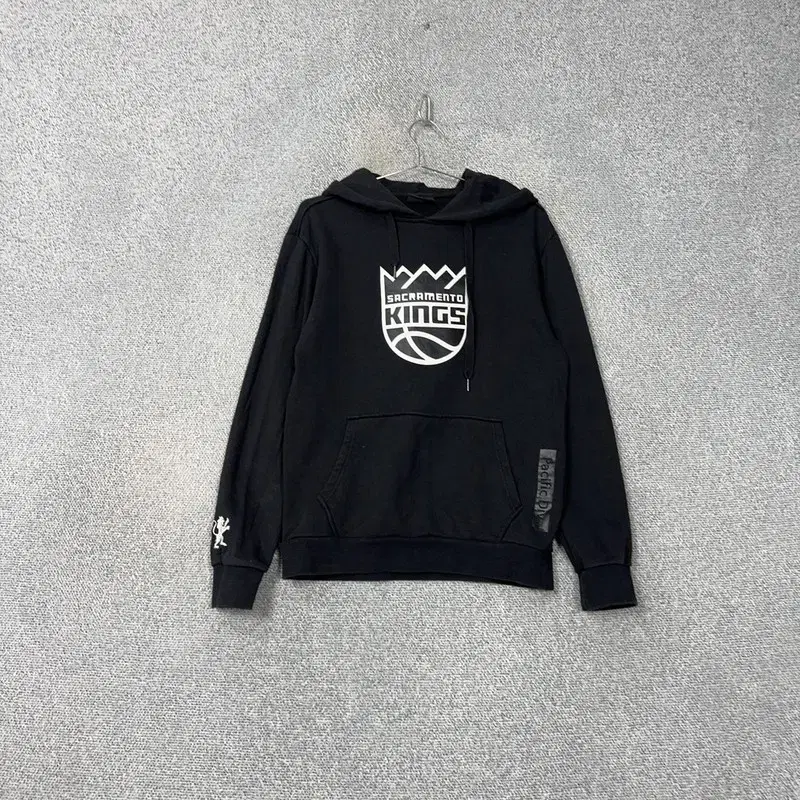 NBA Sacramento Printed Black Hoodie M