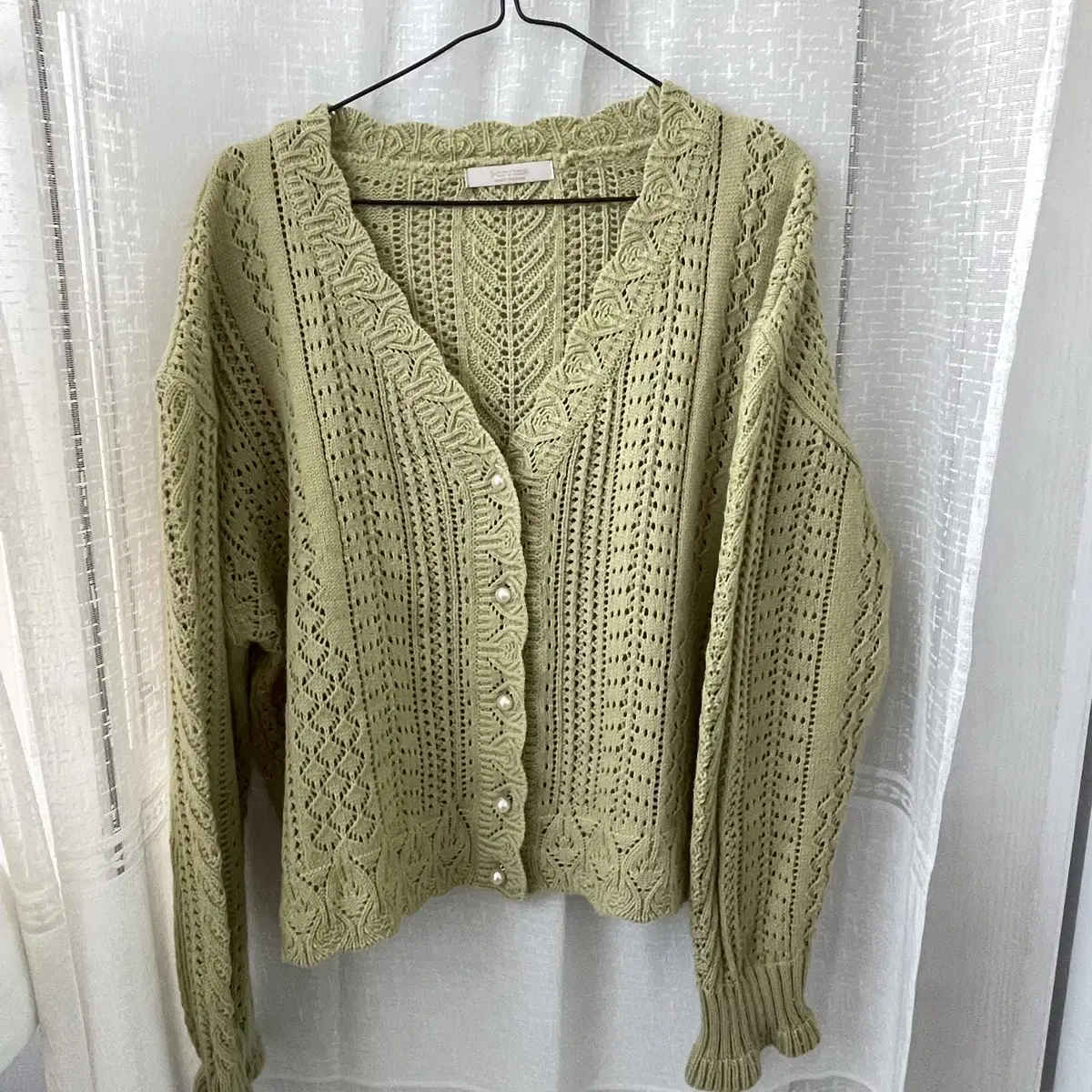 Pretty olive color pearl button knit cardigan free